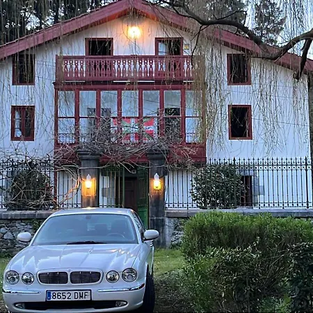 Villa Caserío Vasco con Encanto y Jardines Privados *
