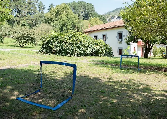 Caserío Vasco con Encanto y Jardines Privados Villa