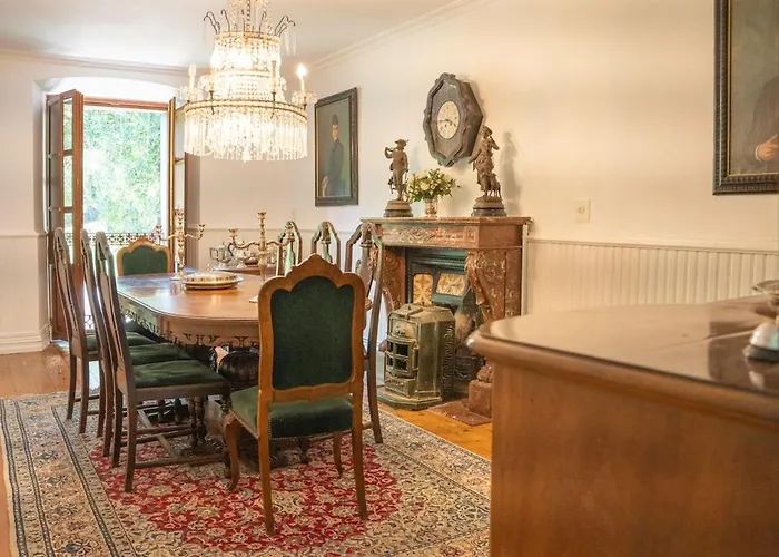 Villa Caserío Vasco con Encanto y Jardines Privados *