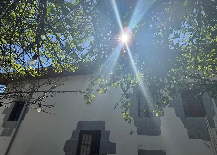 Caserío Vasco con Encanto y Jardines Privados Villa