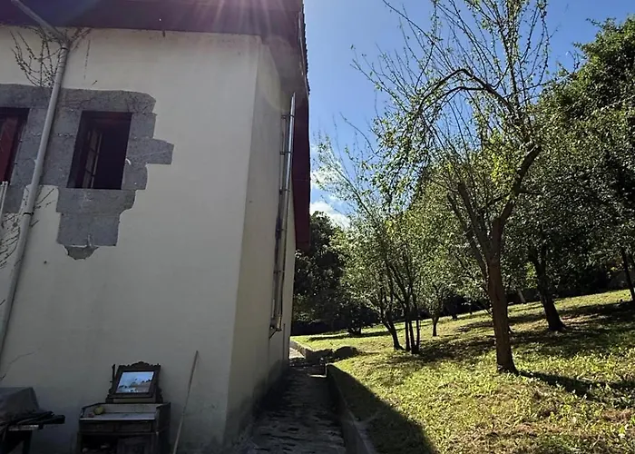 Caserío Vasco con Encanto y Jardines Privados Llodio